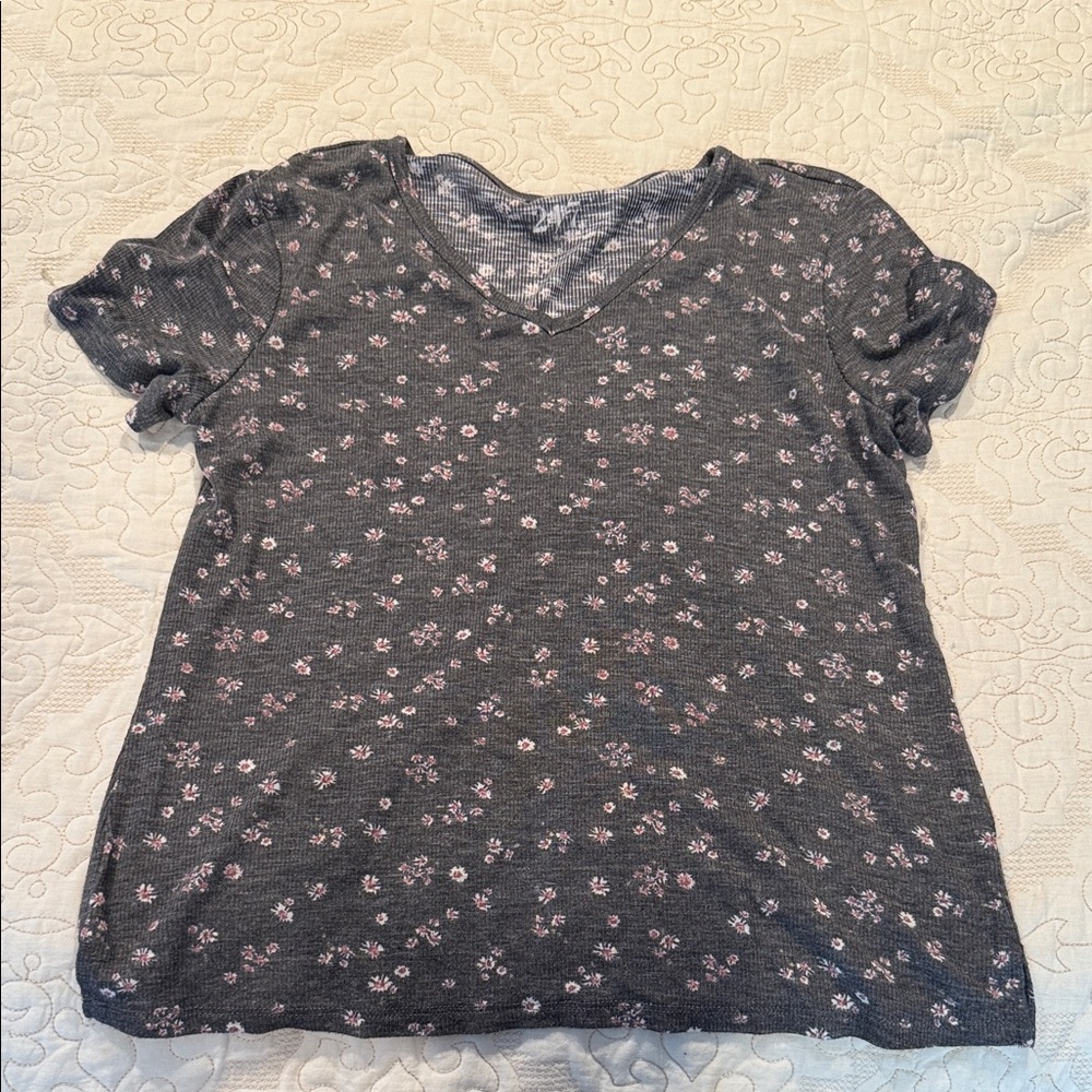 Maurices Dark Gray Floral Short Sleeve Top